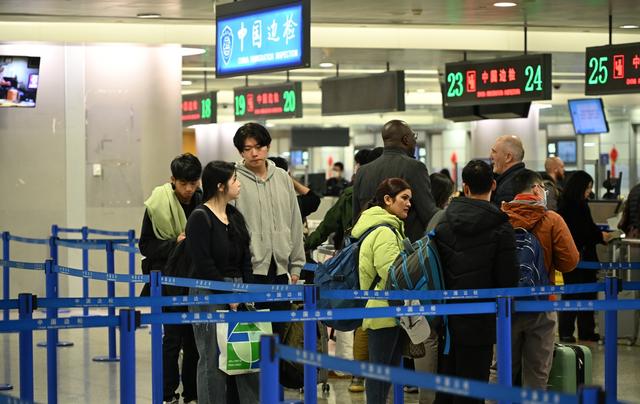 預計日均通關180萬人次！各口岸迎春節出入境游玩探親客流高峰